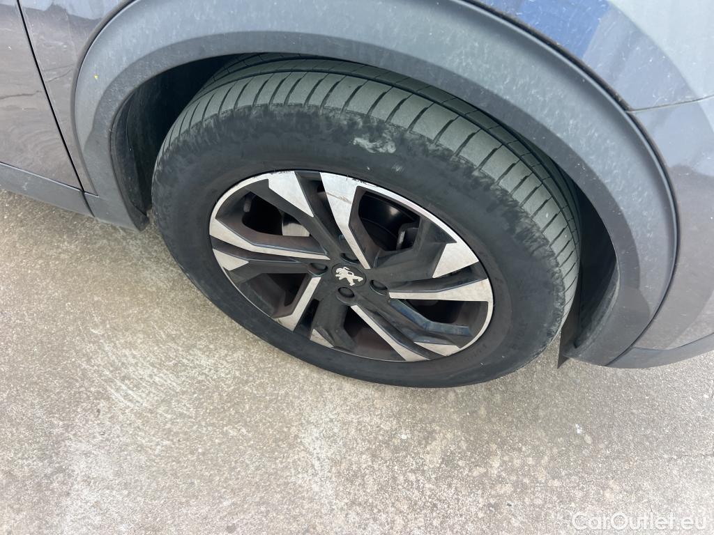  Peugeot  2008  Allure Pack 1.2 PureTech 130CV AT8 E6d #1
