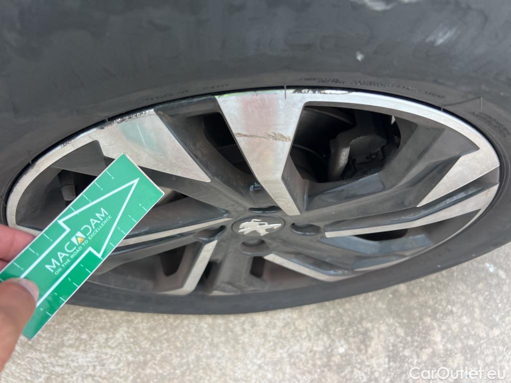  Peugeot  2008  Allure Pack 1.2 PureTech 130CV AT8 E6d #2