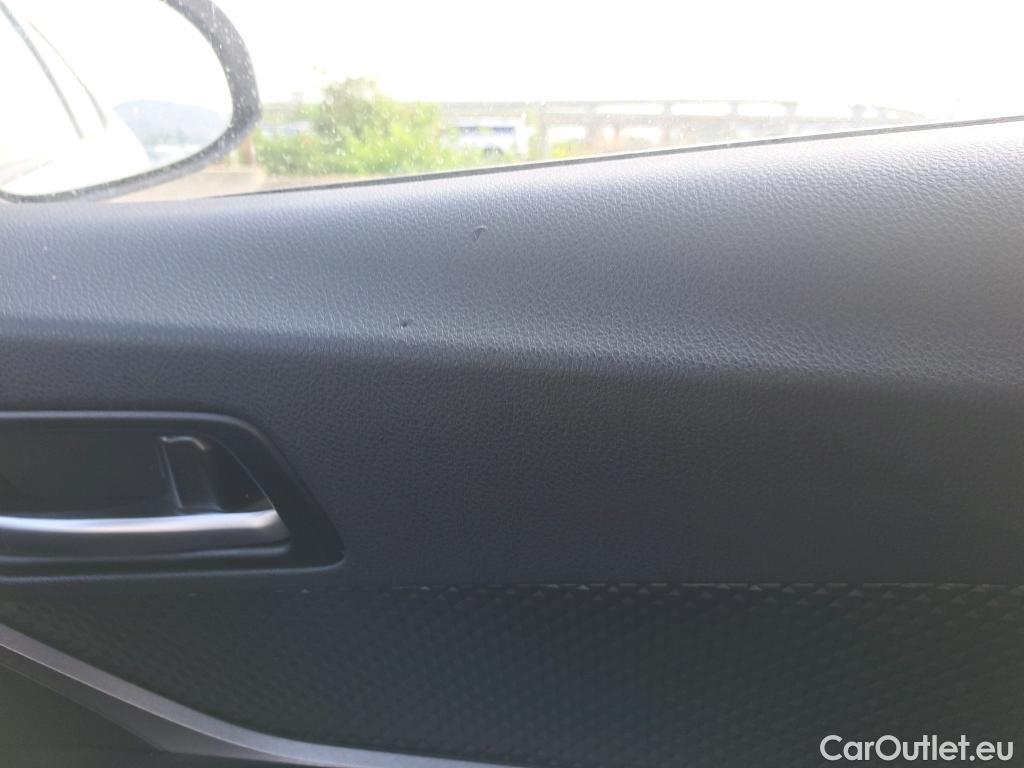  Toyota  C-HR TOYOTA  / 2019 / 5P / todoterreno 1.8 125H Active #45