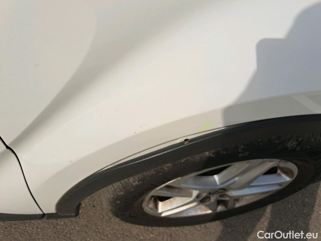  Toyota  C-HR TOYOTA  / 2019 / 5P / todoterreno 1.8 125H Active #40