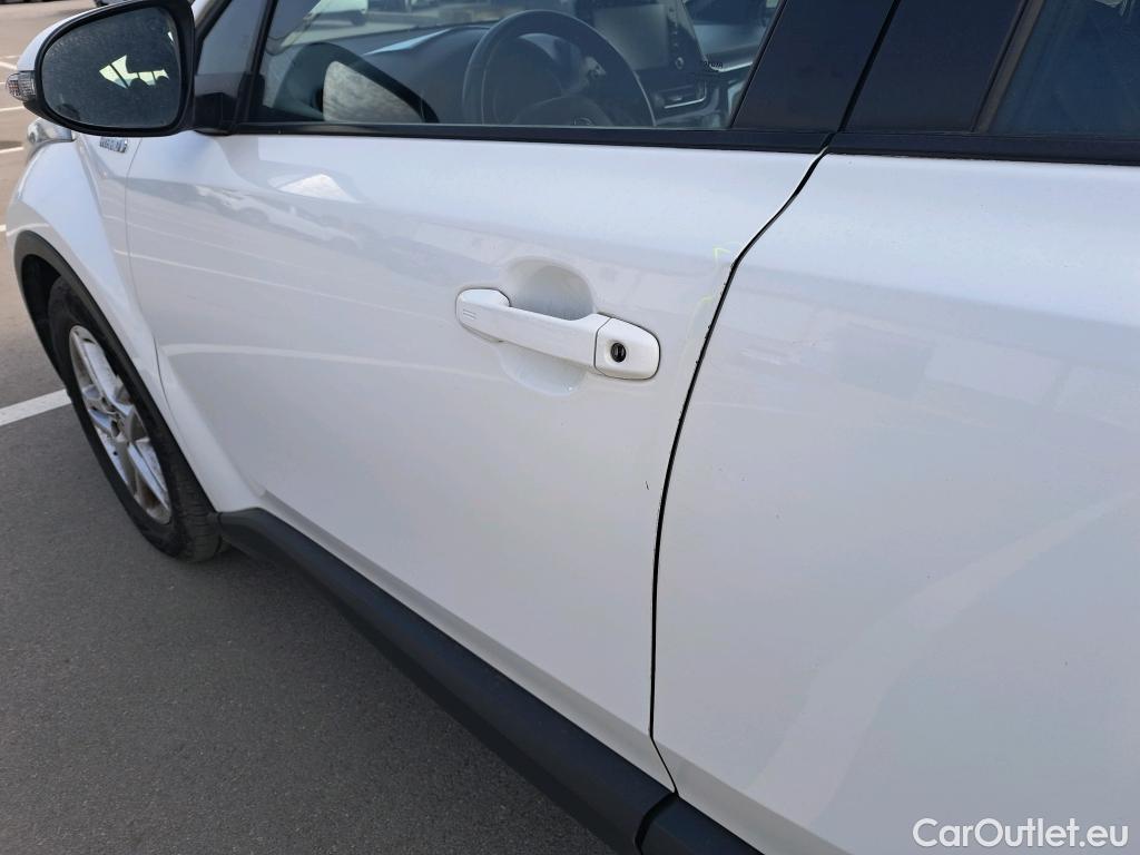  Toyota  C-HR TOYOTA  / 2019 / 5P / todoterreno 1.8 125H Active #3