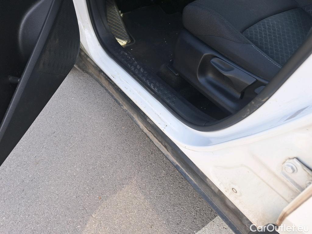  Toyota  C-HR TOYOTA  / 2019 / 5P / todoterreno 1.8 125H Active #47