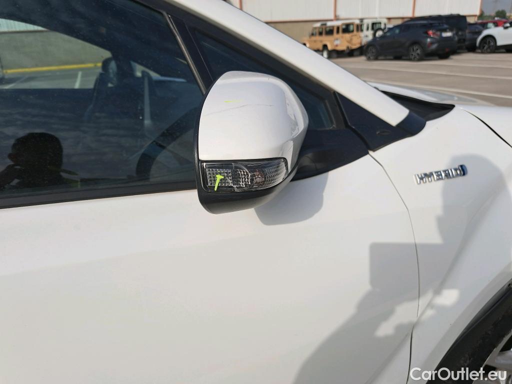  Toyota  C-HR TOYOTA  / 2019 / 5P / todoterreno 1.8 125H Active #31