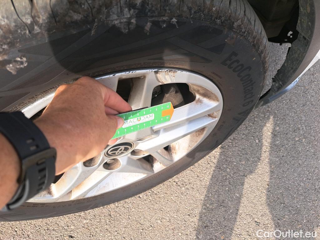  Toyota  C-HR TOYOTA  / 2019 / 5P / todoterreno 1.8 125H Active #19
