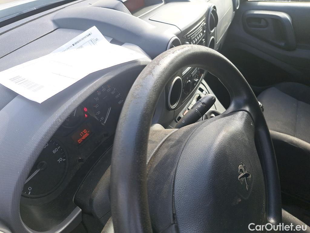  Peugeot  Partner PEUGEOT  / 2015 / 3P / furgón derivado de turismo Furgón Confort L1 BlueHDi 73KW (100CV) #63