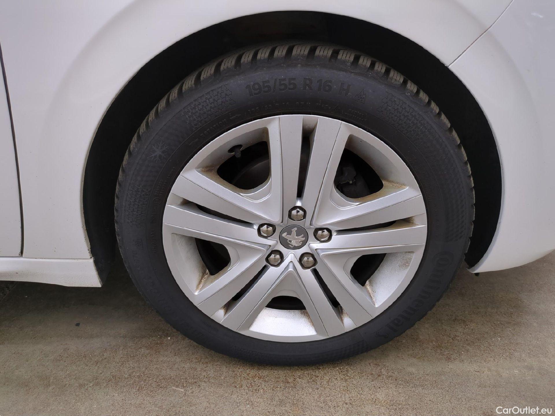  Peugeot  208  Allure Business 1.2 PureTech 110CV BVM5 E6 #5