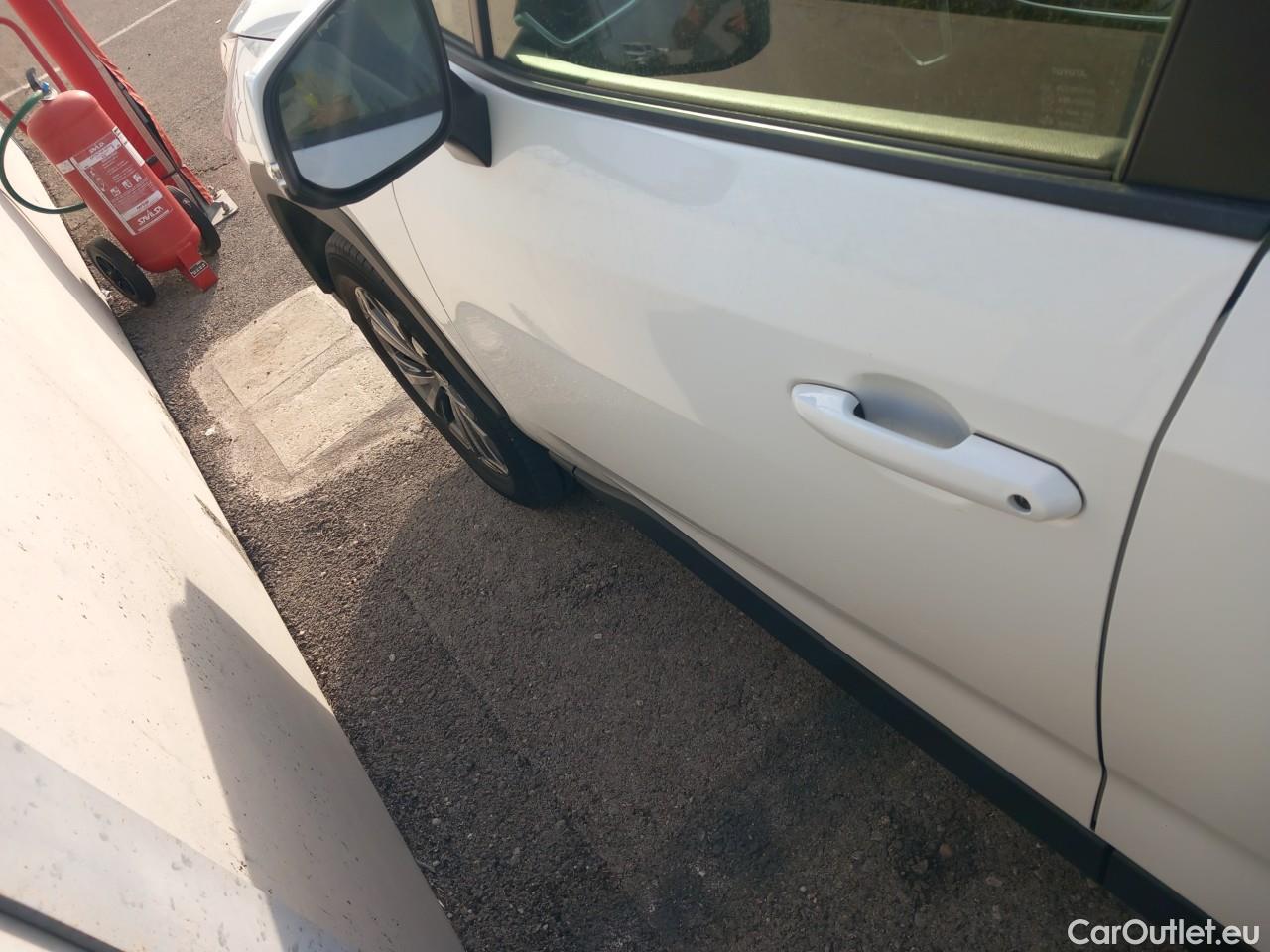  Toyota  RAV4 TOYOTA  / 2018 / 5P / todoterreno 2.5l 220H Advance 4WD #14