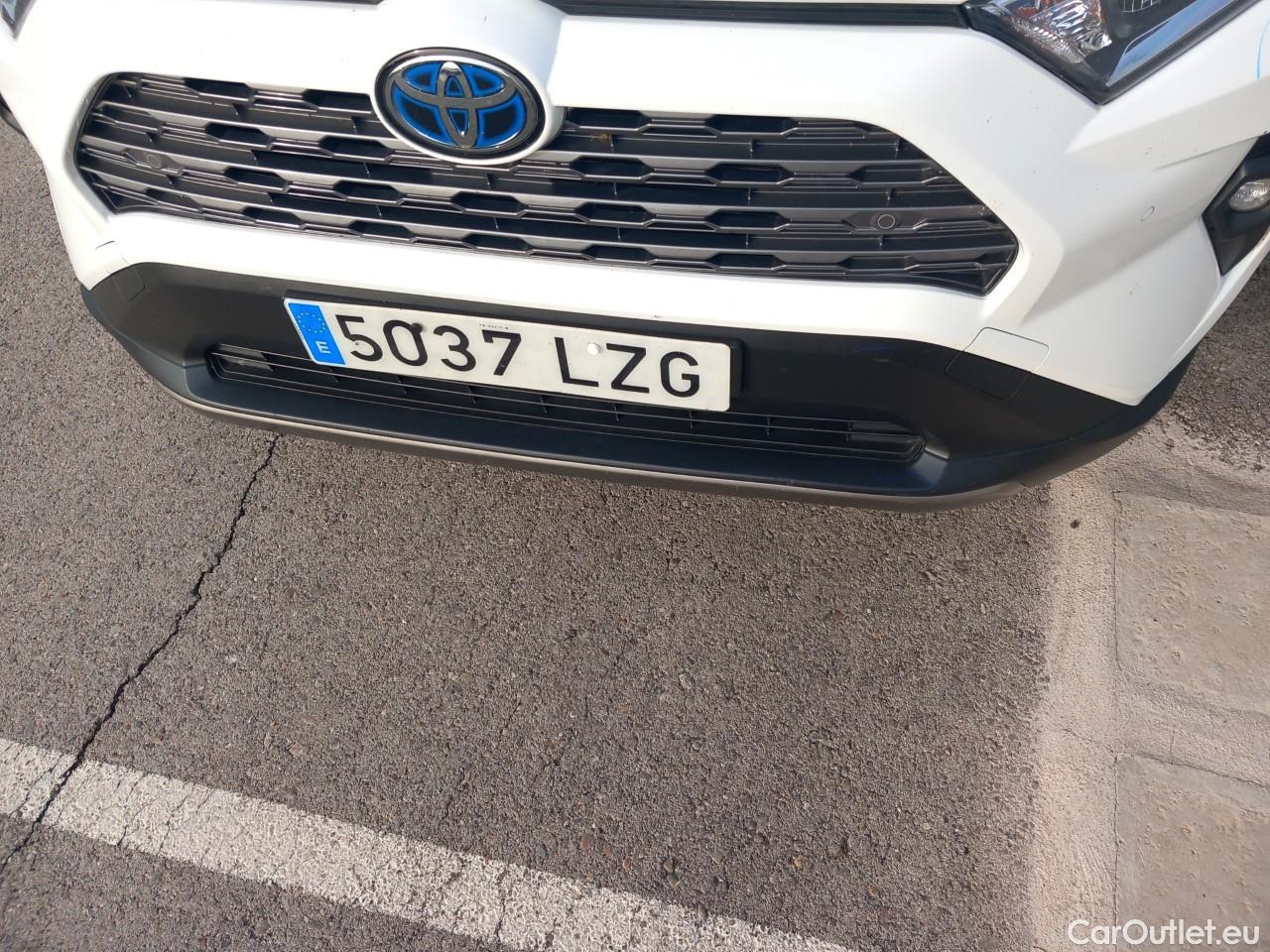  Toyota  RAV4 TOYOTA  / 2018 / 5P / todoterreno 2.5l 220H Advance 4WD #10
