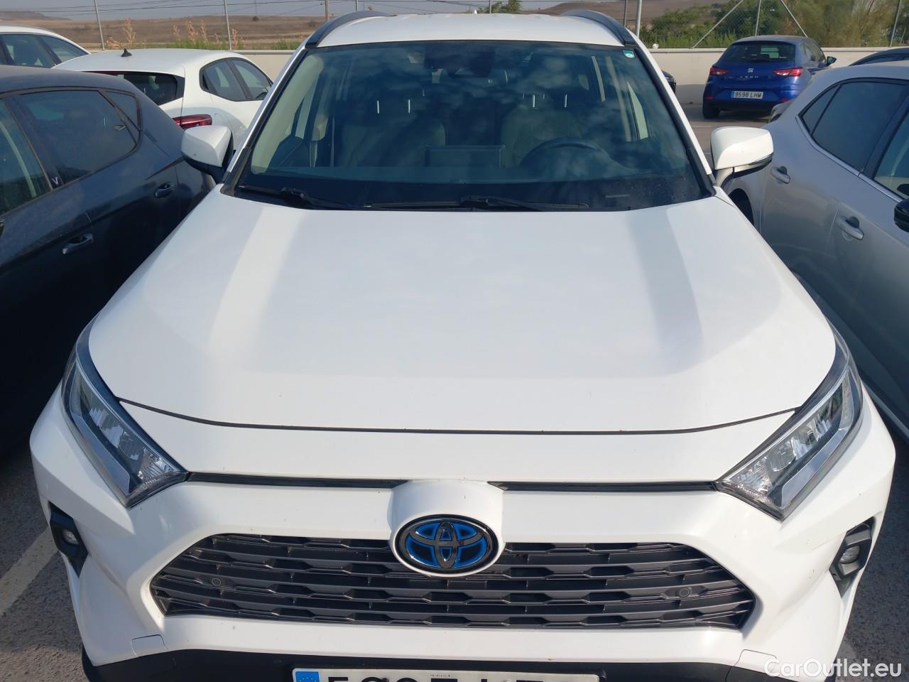  Toyota  RAV4 TOYOTA  / 2018 / 5P / todoterreno 2.5l 220H Advance 4WD #3