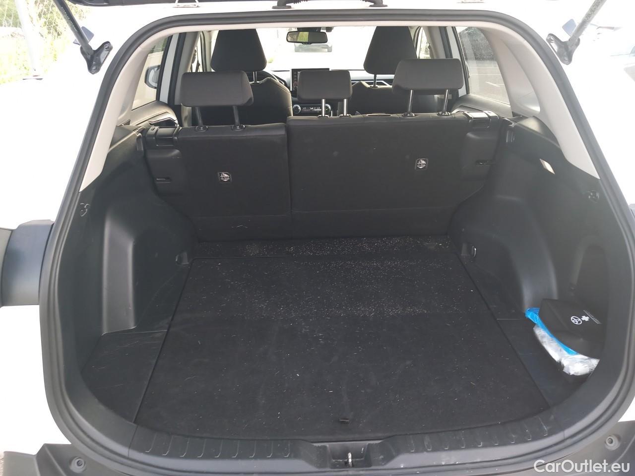  Toyota  RAV4 TOYOTA  / 2018 / 5P / todoterreno 2.5l 220H Advance 4WD #6