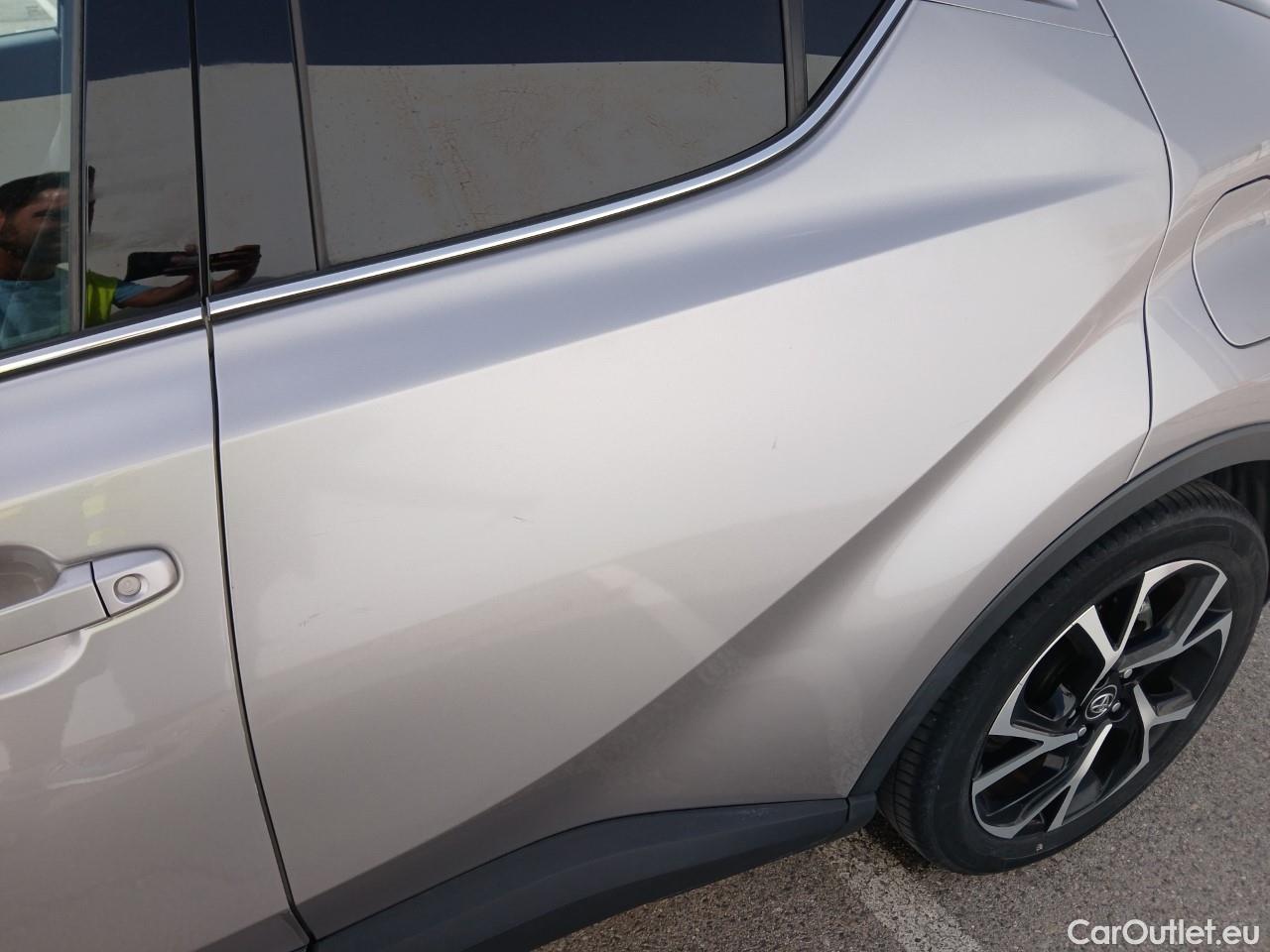  Toyota  C-HR TOYOTA  / 2016 / 5P / todoterreno 1.8 125H Advance (CX) #15