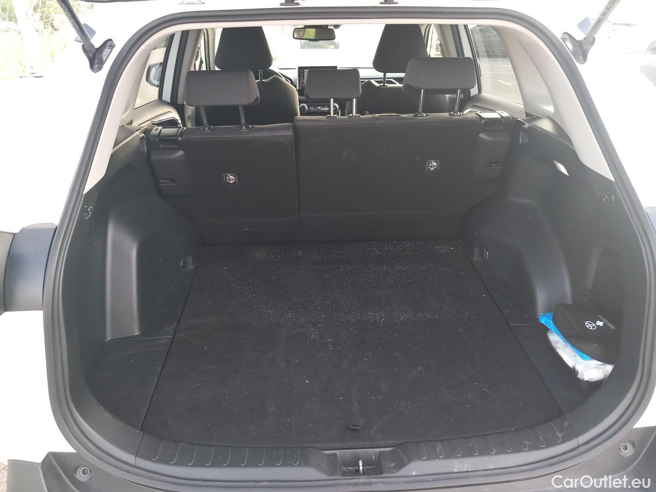  Toyota  RAV4 TOYOTA  / 2018 / 5P / todoterreno 2.5l 220H Advance 4WD #5