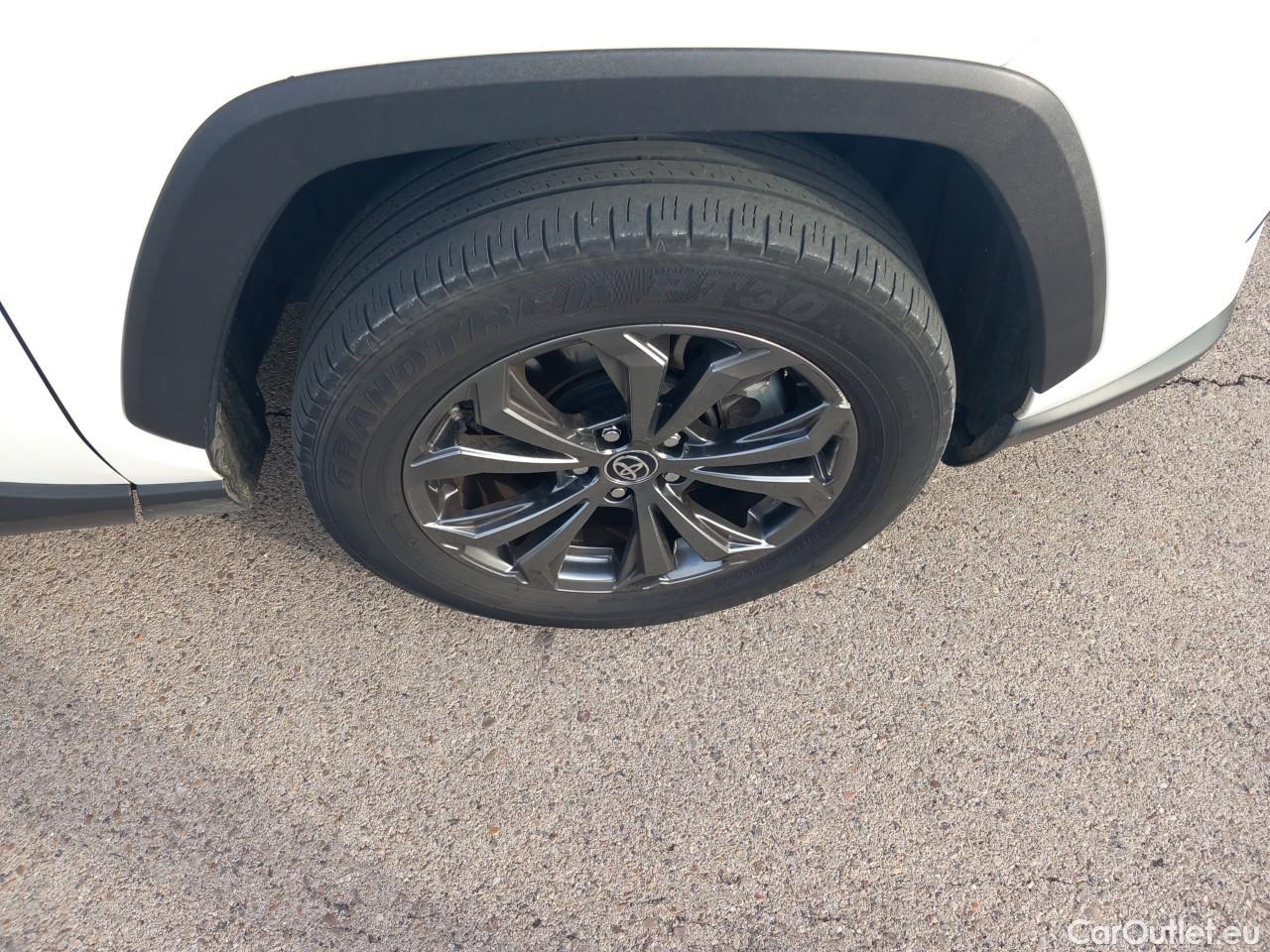  Toyota  RAV4 TOYOTA  / 2018 / 5P / todoterreno 2.5l 220H Advance 4WD #23