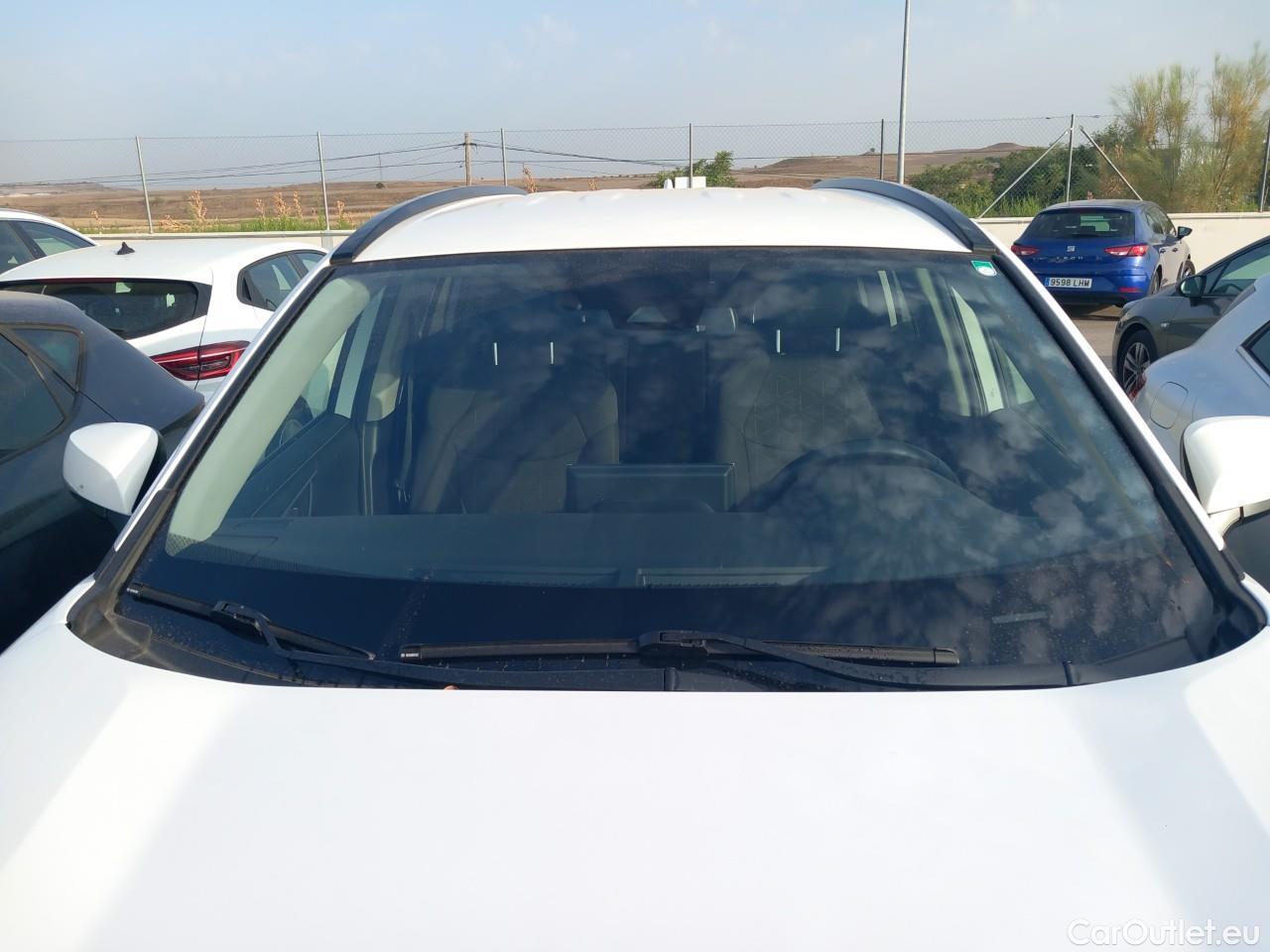  Toyota  RAV4 TOYOTA  / 2018 / 5P / todoterreno 2.5l 220H Advance 4WD #2