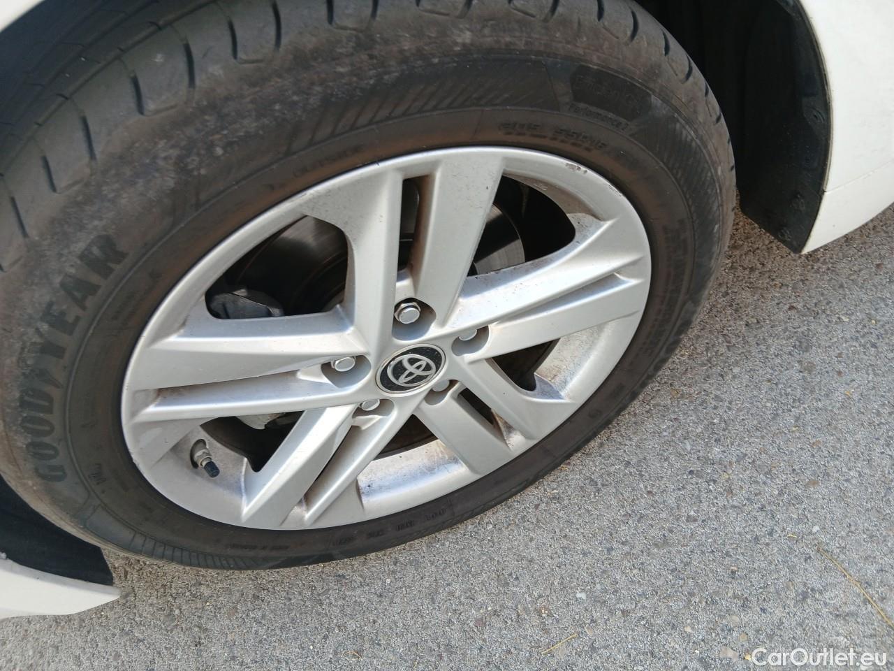  Toyota  Corolla TOYOTA  / 2019 / 5P / familiar 1.8 125H ACTIVE TECH E-CVT TOU SPORT #19