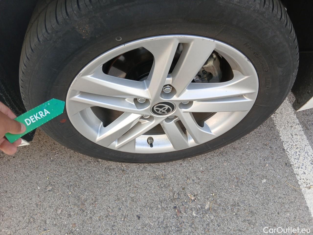 Toyota  Corolla TOYOTA  / 2019 / 5P / familiar 1.8 125H ACTIVE TECH E-CVT TOU SPORT #26