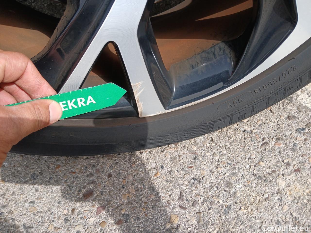  Toyota  C-HR TOYOTA  / 2016 / 5P / todoterreno 1.8 125H Advance (CX) #33