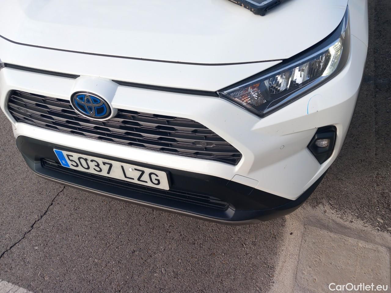  Toyota  RAV4 TOYOTA  / 2018 / 5P / todoterreno 2.5l 220H Advance 4WD #8