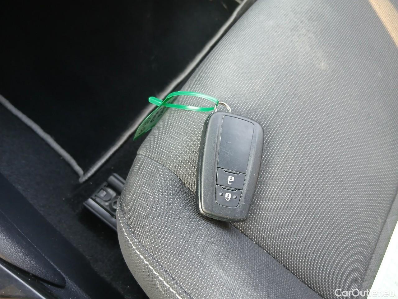 Toyota  Corolla TOYOTA  / 2019 / 5P / familiar 1.8 125H ACTIVE TECH E-CVT TOU SPORT #1