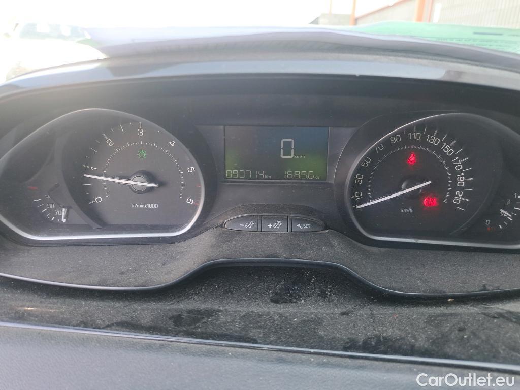  Peugeot  208 PEUGEOT  / 2015 / 5P / berlina con portón 5P ACTIVE BlueHDi 73kW (100CV) #68