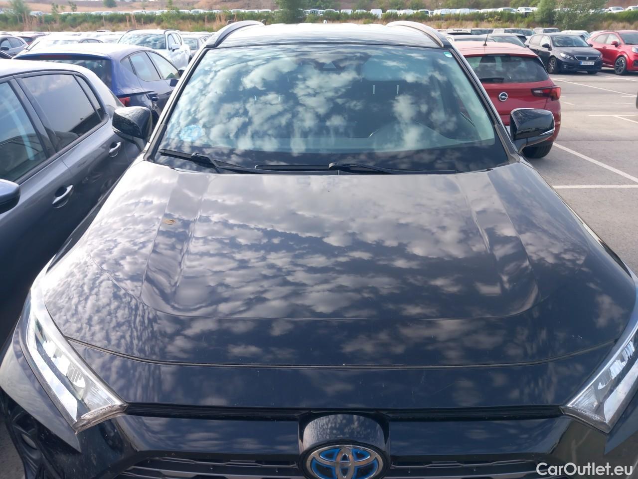  Toyota  RAV4 TOYOTA  / 2018 / 5P / todoterreno 2.5l 220H Advance 4WD #2