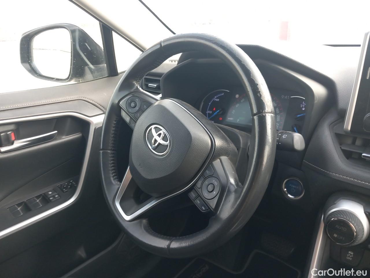 Toyota  RAV4 TOYOTA  / 2018 / 5P / todoterreno 2.5l 220H Advance 4WD #41