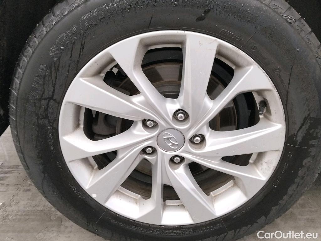  Hyundai  Tucson HYUNDAI  / 2018 / 5P / todoterreno 1.6 CRDI 85kW (116CV) 48V SLE 4X2(SP)(SL) #10