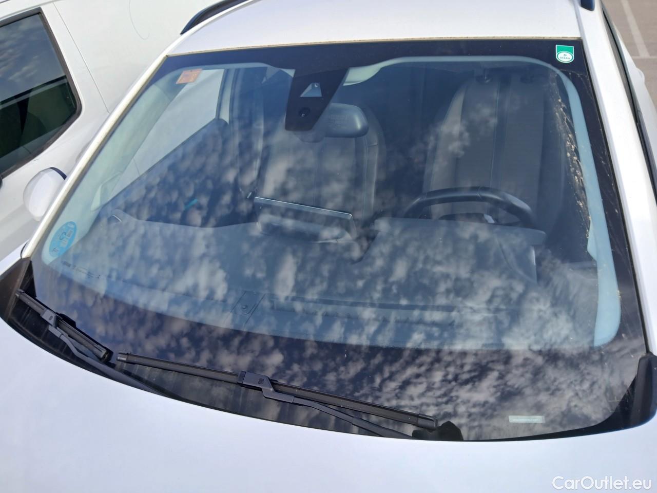  Peugeot  2008  Allure Pack 1.2 PureTech 130CV AT8 E6d #6