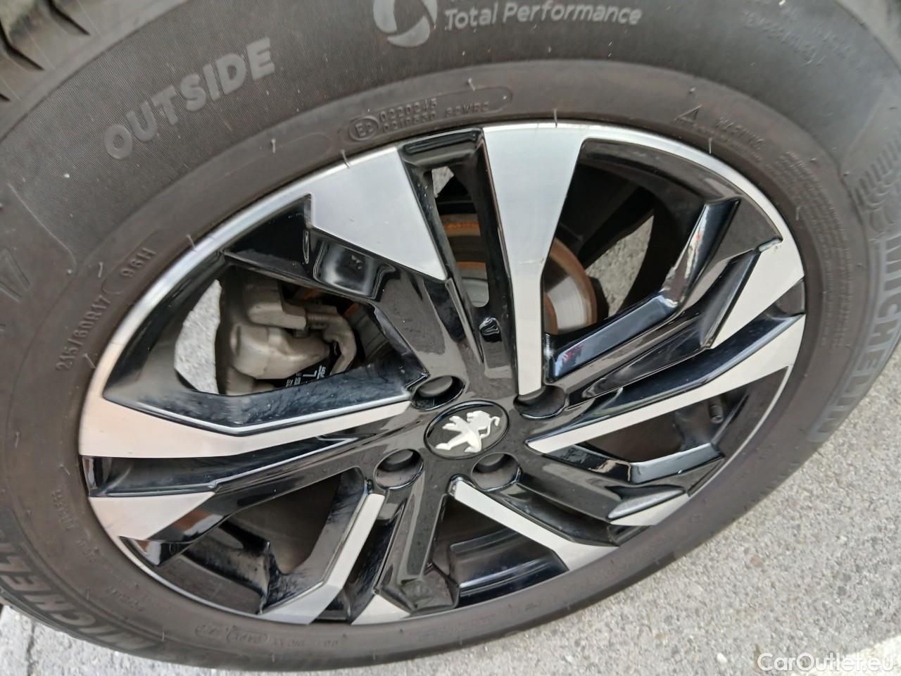  Peugeot  2008  Allure Pack 1.2 PureTech 130CV AT8 E6d #17