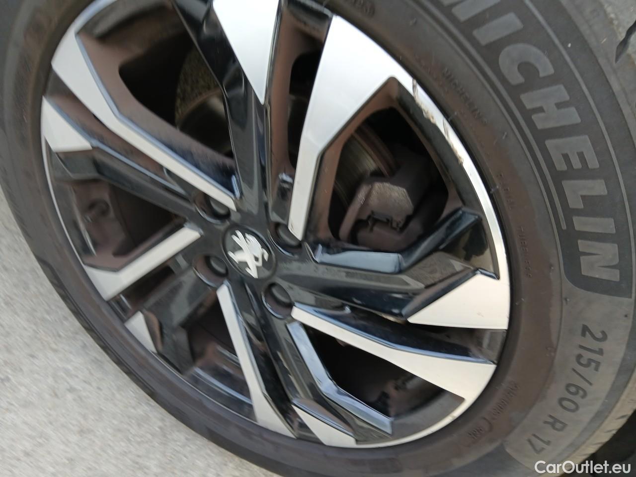  Peugeot  2008  Allure Pack 1.2 PureTech 130CV AT8 E6d #24