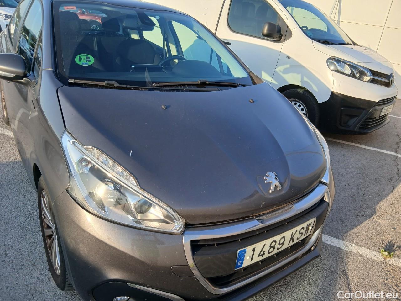  Peugeot  208 PEUGEOT  / 2015 / 5P / berlina con portón 5P Signature 1.2L PureTech 81KW (110CV) (AC) #9