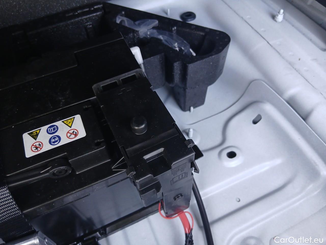  Volvo  XC 40 VOLVO XC40 / 2017 / 5P / todoterreno 1.5 T4 Twin Recharge Inscription Auto #3