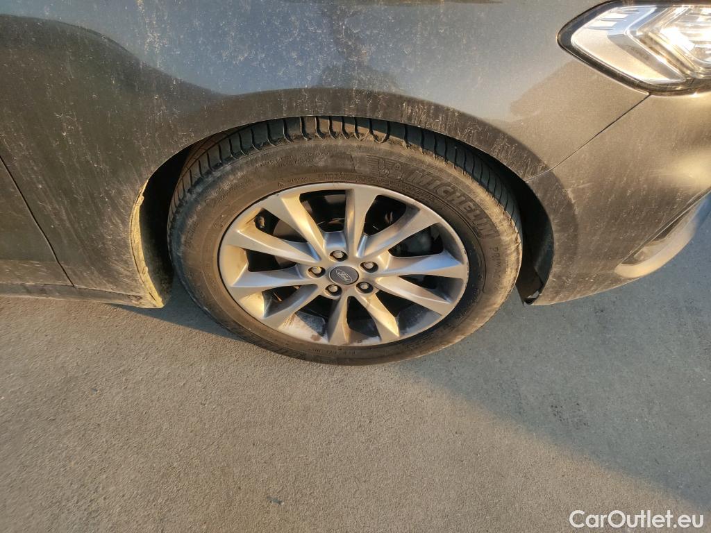  Ford  Mondeo FORD  / 2014 / 5P / berlina con portón 2.0 TDCi 110kW (150CV) Titanium 235 #12