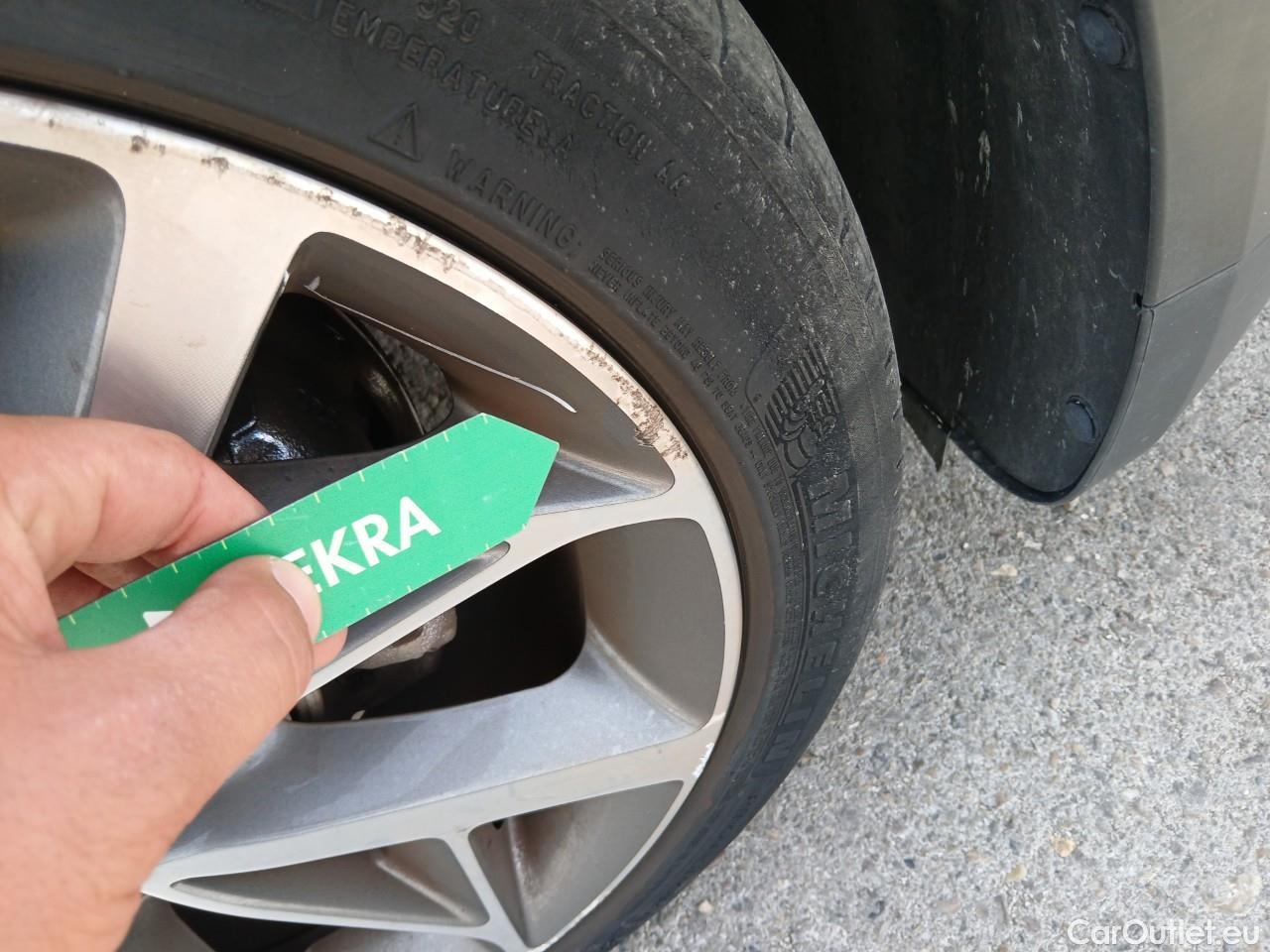  KIA  Niro  Emotion 1.6 AT6 E6d #53