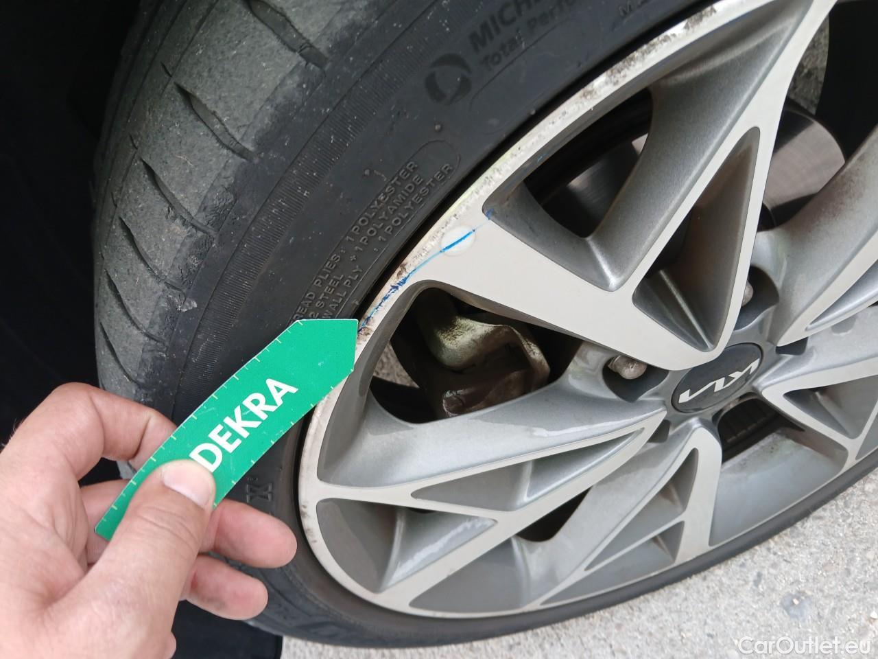  KIA  Niro  Emotion 1.6 AT6 E6d #17
