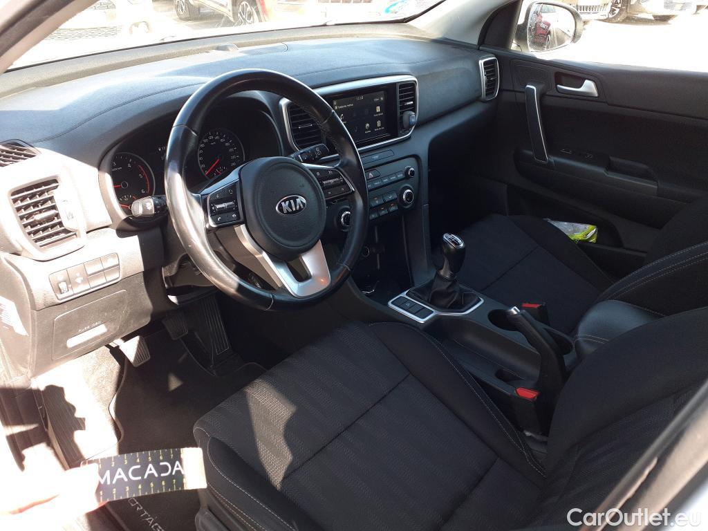  KIA  Sportage KIA  / 2018 / 5P / todoterreno 1.6 MHEV Concept 85kW (115CV) 4x2 #9