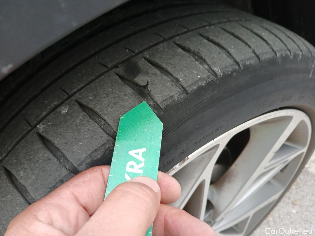  KIA  Niro  Emotion 1.6 AT6 E6d #2