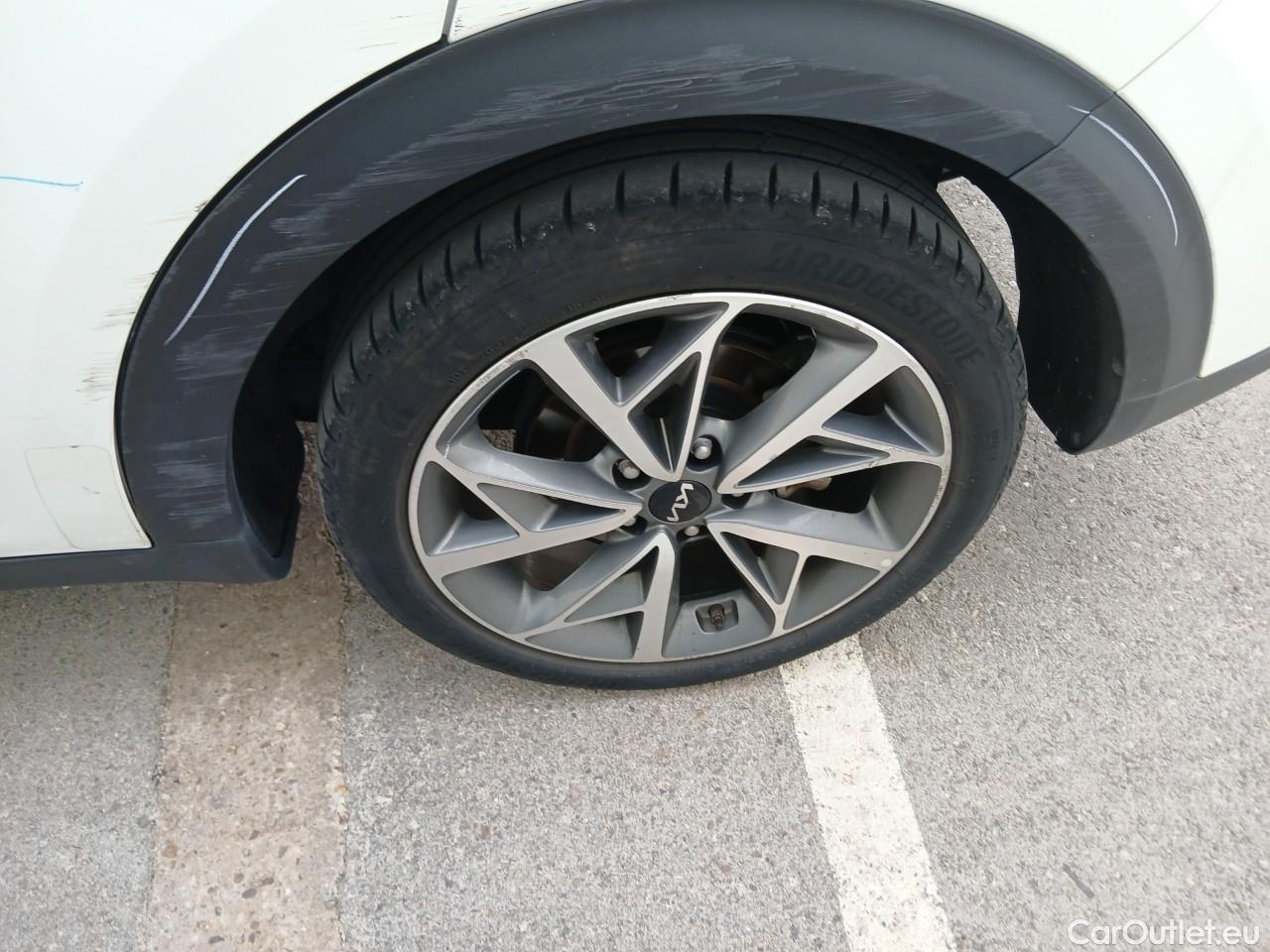  KIA  Niro  Emotion 1.6 AT6 E6d #27
