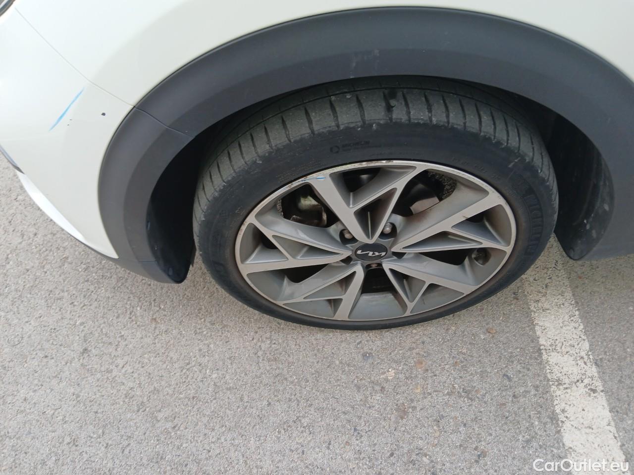  KIA  Niro  Emotion 1.6 AT6 E6d #18