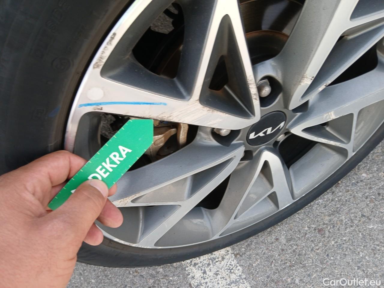  KIA  Niro  Emotion 1.6 AT6 E6d #46