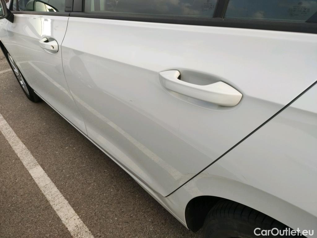  Volkswagen  Golf  VIII Berlina 2.0 TDI 115CV MT6 E6d #9