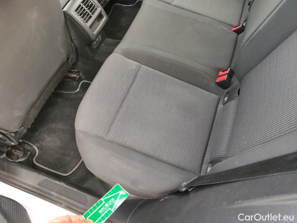 Volkswagen  Golf  VIII Berlina 2.0 TDI 115CV MT6 E6d #14