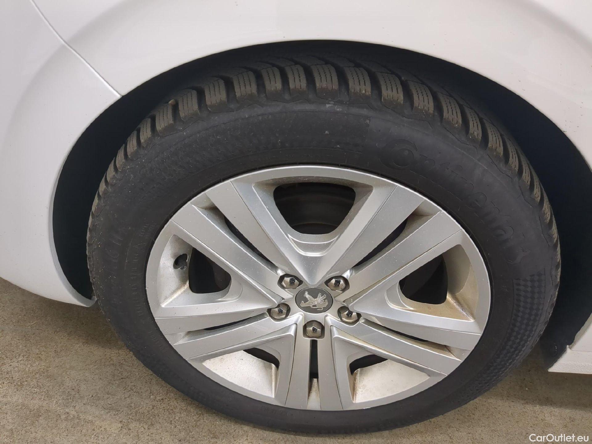  Peugeot  208  Allure Business 1.2 PureTech 110CV BVM5 E6 #1