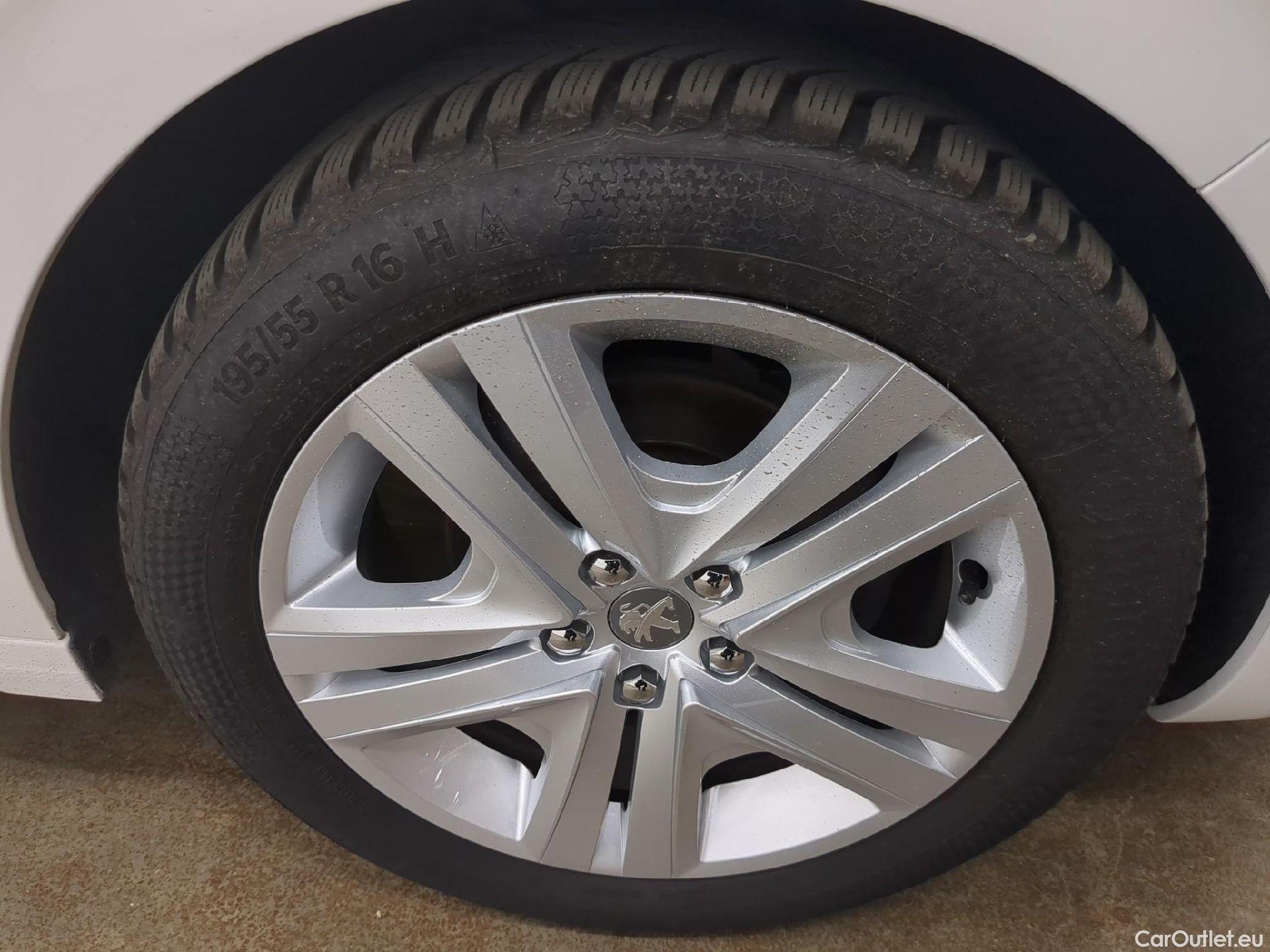  Peugeot  208  Allure Business 1.2 PureTech 110CV BVM5 E6 #4