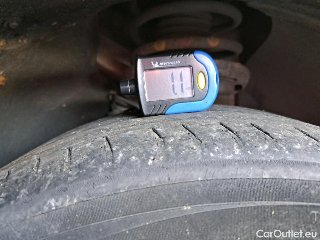  Citroen  C3 CITROEN  / 2016 / 5P / Berline PureTech 110 S&S BVM6 Shine Business #4