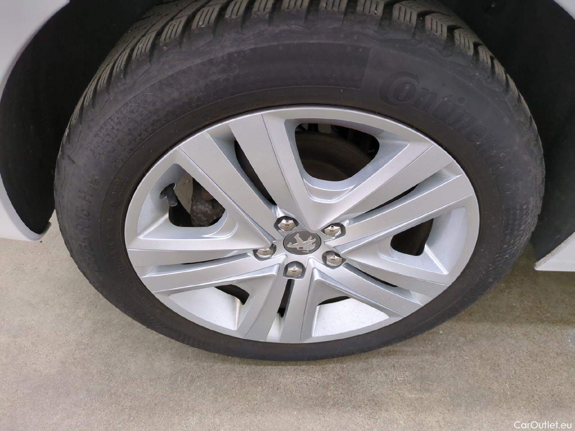  Peugeot  208  Allure Business 1.2 PureTech 110CV BVM5 E6 #13