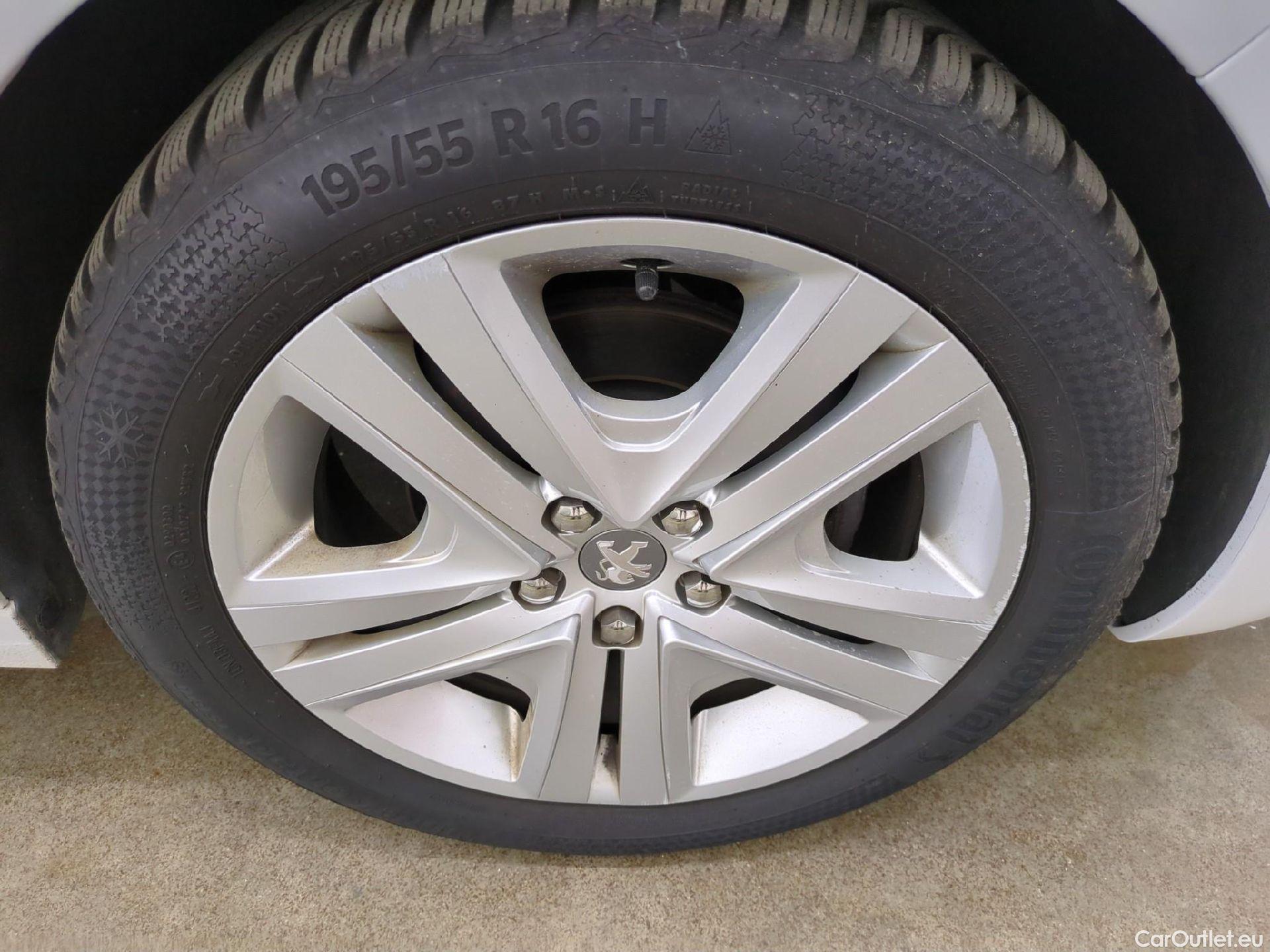  Peugeot  208  Allure Business 1.2 PureTech 110CV BVM5 E6 #8