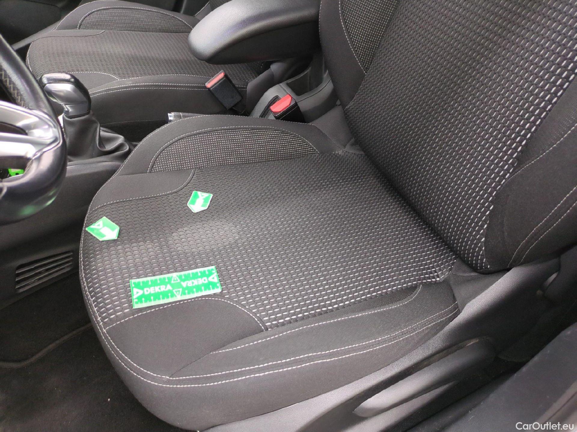  Peugeot  208  Allure Business 1.2 PureTech 110CV BVM5 E6 #2