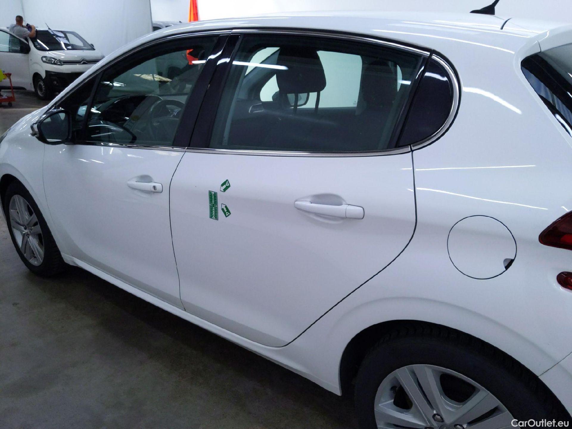  Peugeot  208  Allure Business 1.2 PureTech 110CV BVM5 E6 #15