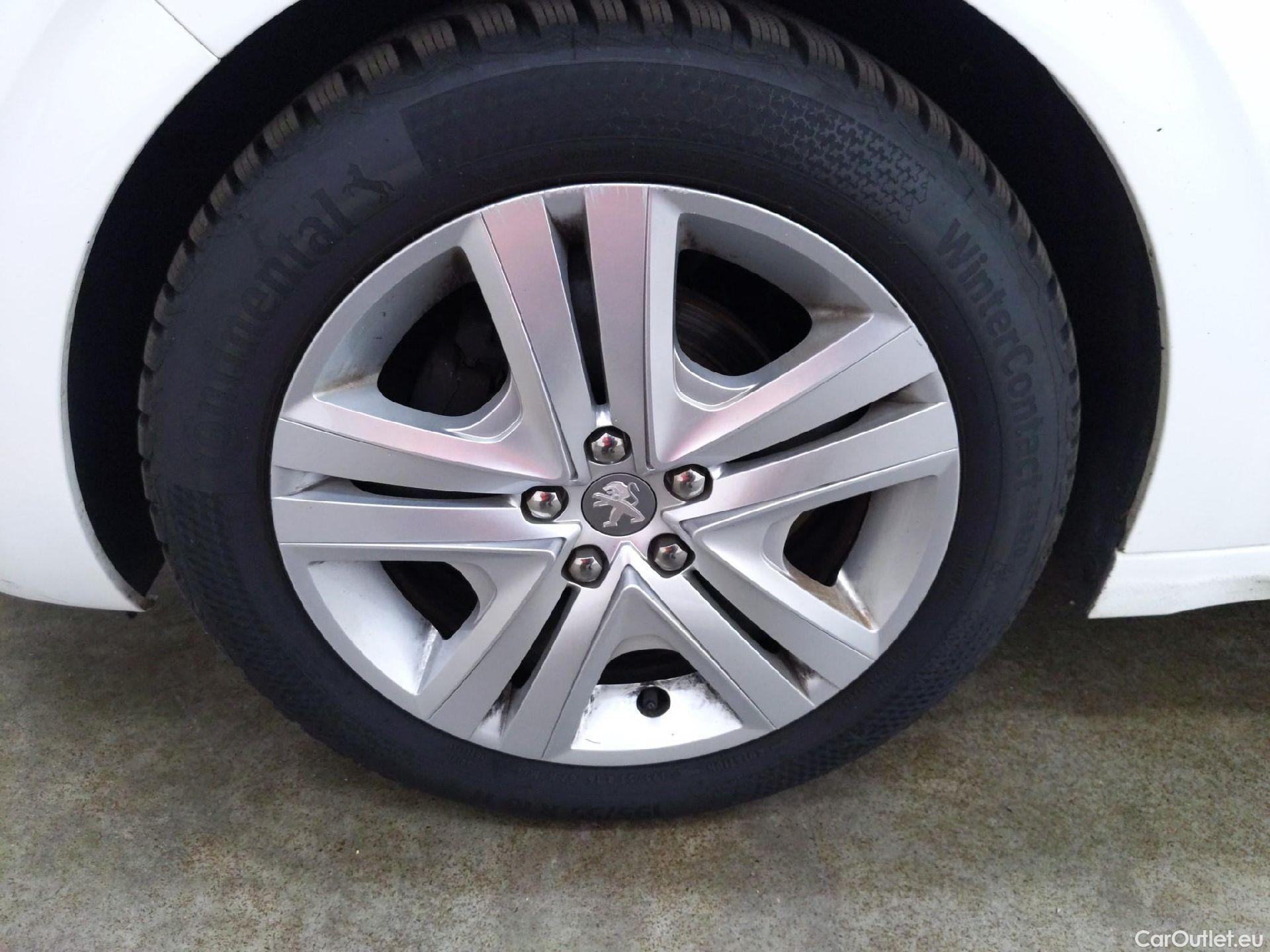  Peugeot  208  Allure Business 1.2 PureTech 110CV BVM5 E6 #2